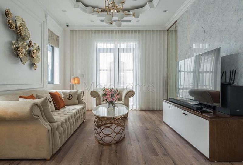 Sự khác biệt giữa các bức tường phòng khách đem tới nét đa dạng, đầy thu hút từ mỗi không gian khi ta bước vào nhà